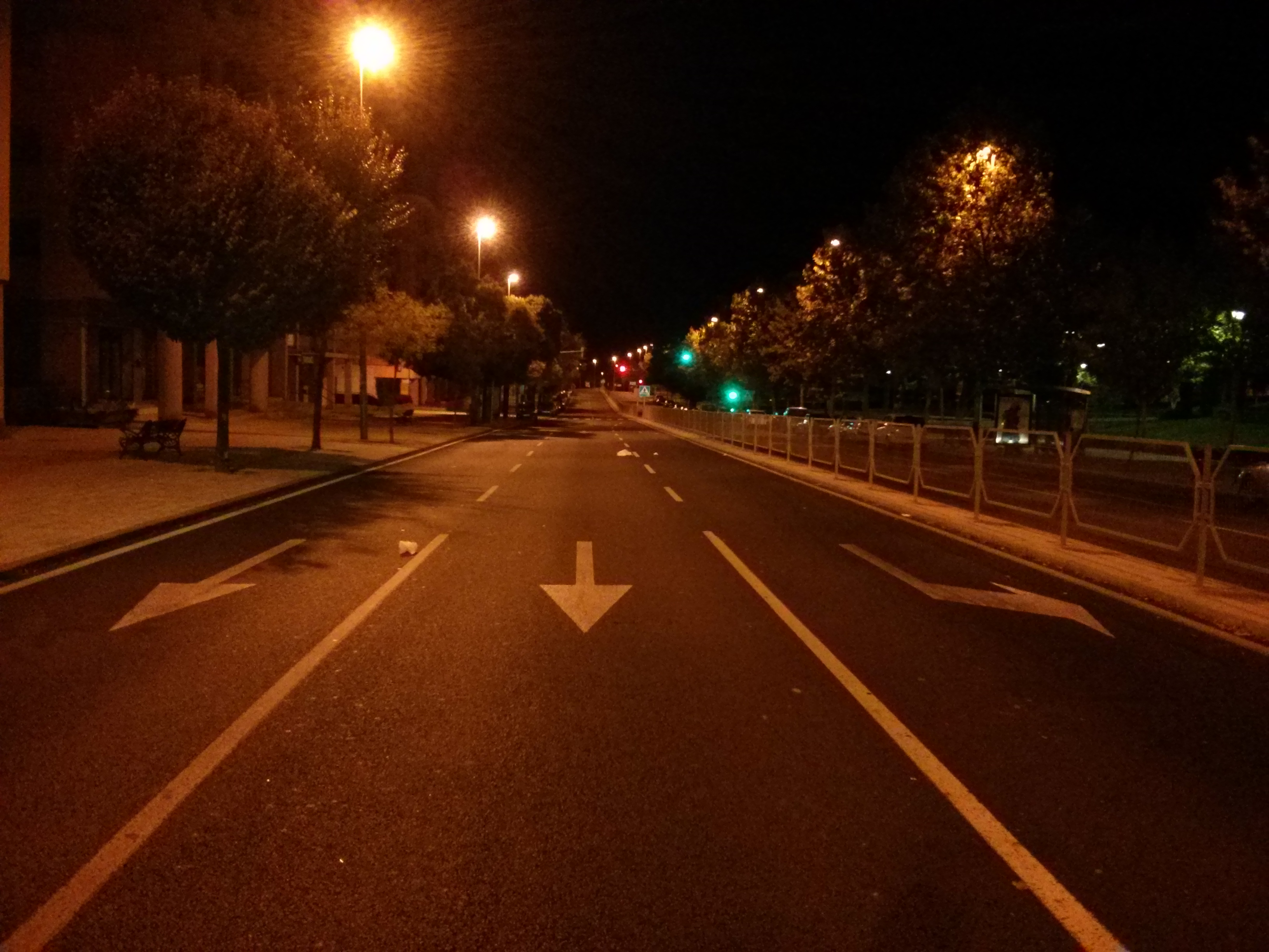 File:Empty road at night.jpg - Wikimedia Commons